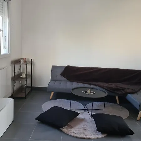 Jolie F1 Neuf Et Fonctionnel Argenteuil